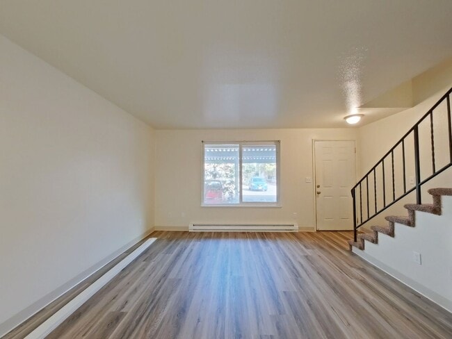 Building Photo - 2 Bedroom Apartment~ Near 9th Street ~ Sma...