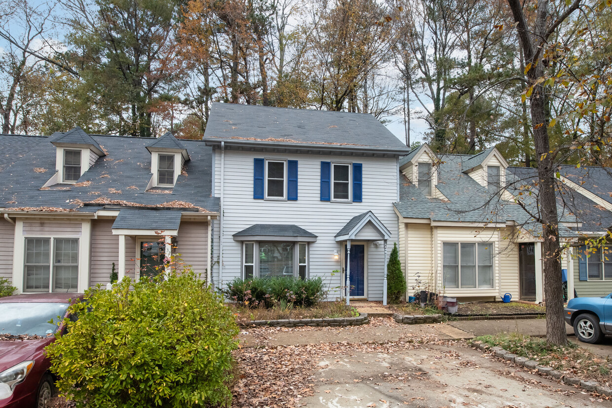 Primary Photo - Cozy 2 Bedroom TownHouse