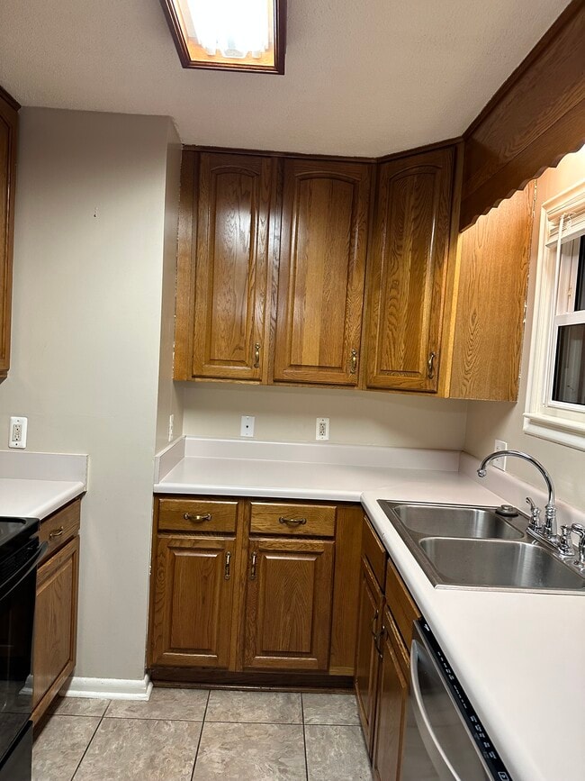 Building Photo - 175 Woodland Dr