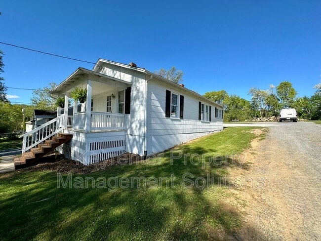 Building Photo - 304 Straith St
