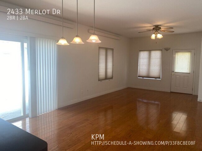 Building Photo - 2 BED | 2 BATH | TOWNHOME | SINGLE CAR GAR...