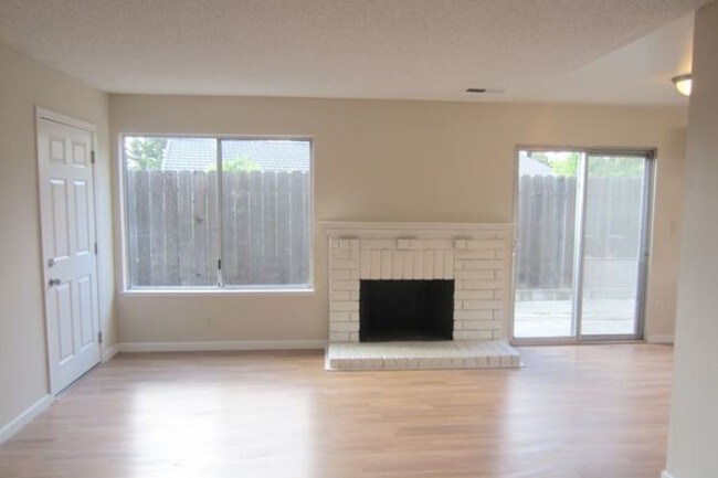 Foto del edificio - 200 Sunrise Way