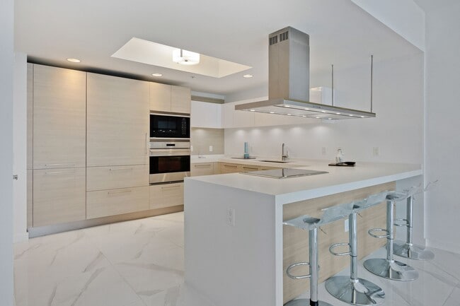 Building Photo - 17301 Biscayne Blvd