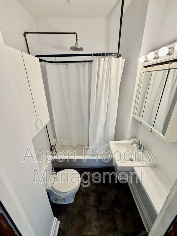 Foto del edificio - 728 Sweeny Ave