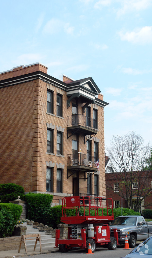 Building Photo - 732 S Millvale Ave