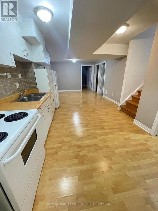 Building Photo - 18 Kingly Crest Way