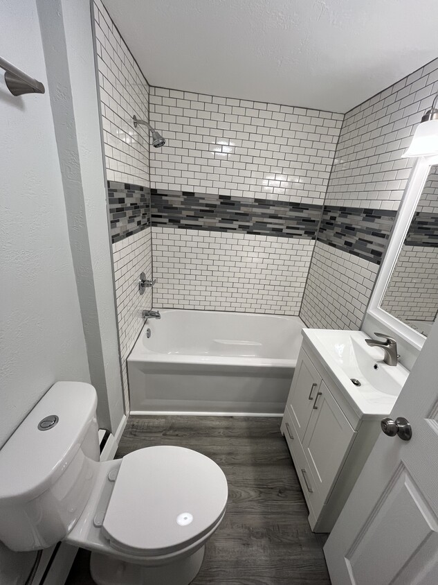 Primary Photo - 417 W 11th Ave