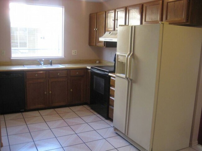 Building Photo - 5 BEDROOM/ 2 BATH IN MONTBELLO - MUST SEE