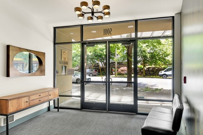 Foto del edificio - 5001 California Ave SW