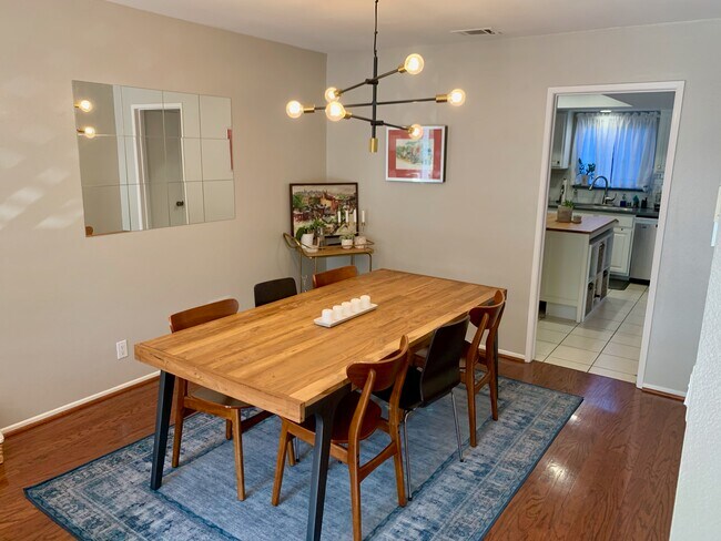 Dining Room - Furnished - 1660 Franklin St