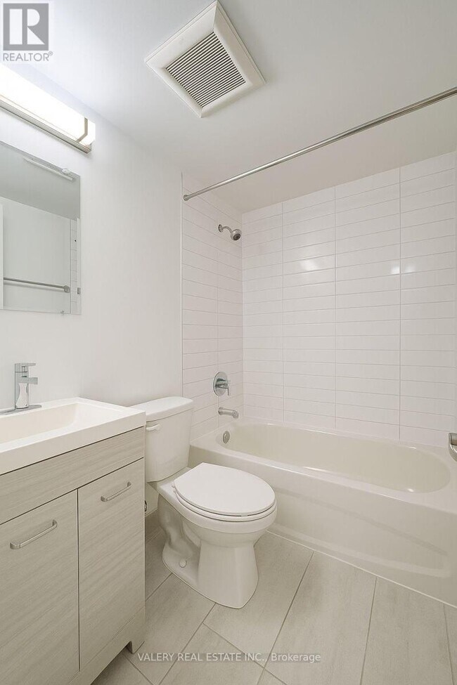 Photo du bâtiment - 111 Cosburn Ave.