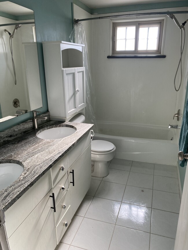 Upstairs Bathroom - 5065 Tubbs Rd