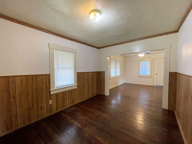 Building Photo - 2 Bed Home with Good Location