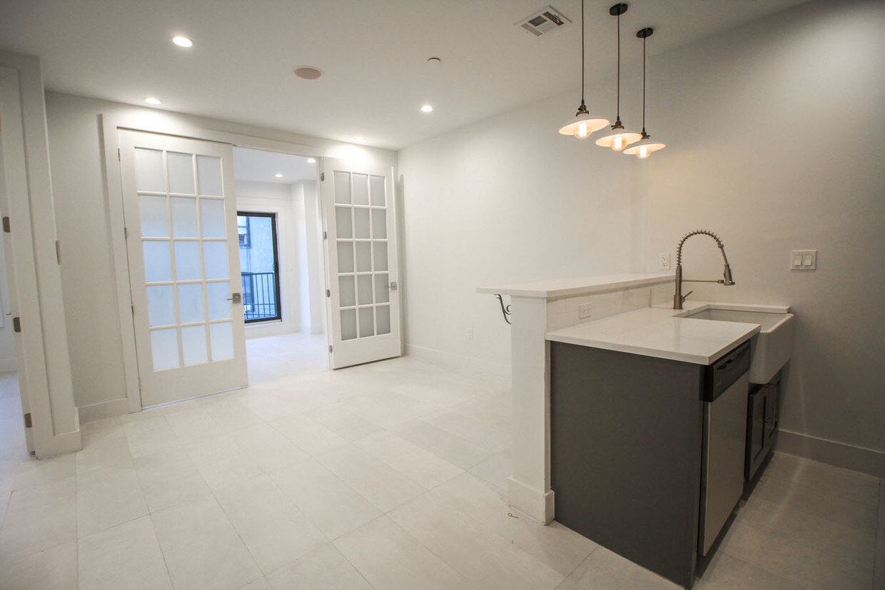 Primary Photo - 1068 Lafayette Ave