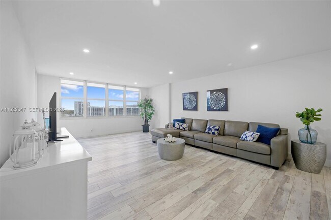 Foto del edificio - 3725 S Ocean Dr