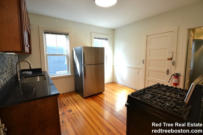 Building Photo - 82 Montebello Rd