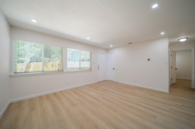 Building Photo - 5005 Cape Verde Cove