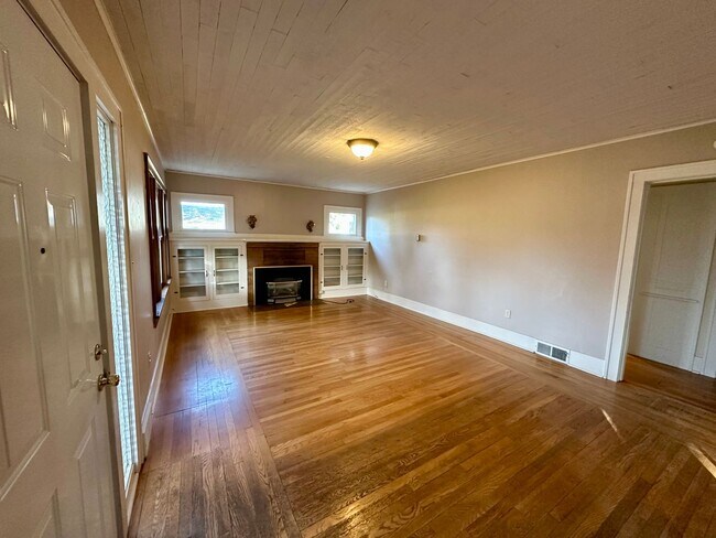 Foto del edificio - 2728 Cedarwood Ave