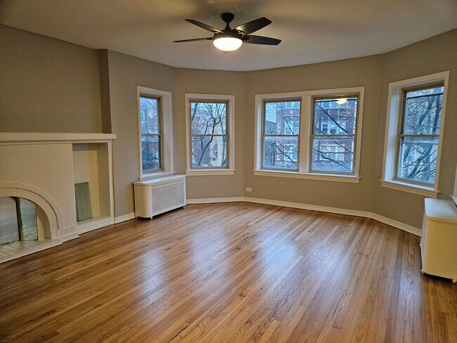 Building Photo - 2207 W Rosemont Ave