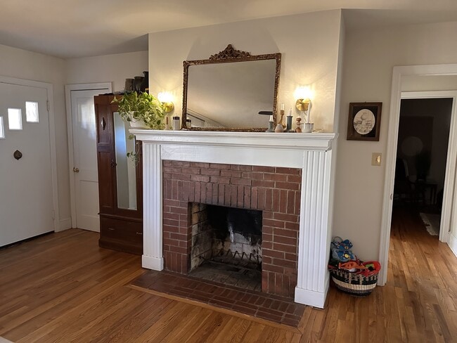 Building Photo - 410 Pineneedle Rd