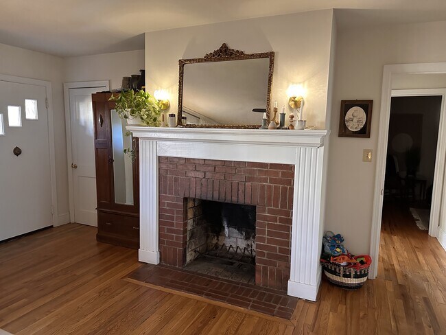 Foto del edificio - 410 Pineneedle Rd