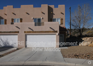 Building Photo - 1965 Hollyhock Cir