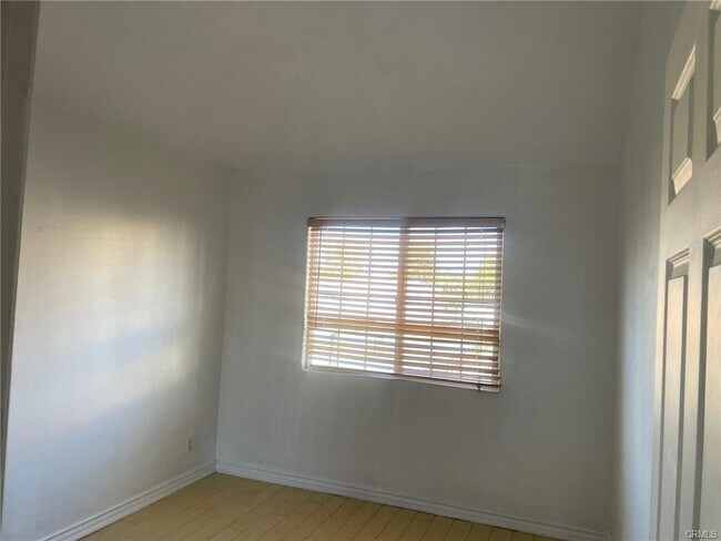 Foto del edificio - 8425 Burnet Ave