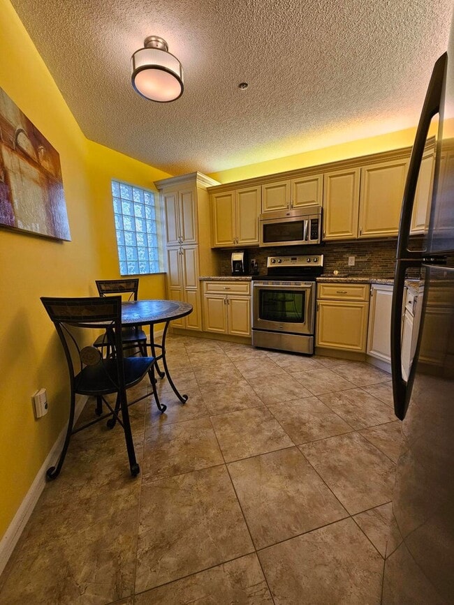 Building Photo - 5155 Europa Dr