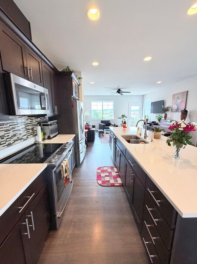 Foto del edificio - Hilltop Luxury Townhome with Stunning Valley Sunset Views