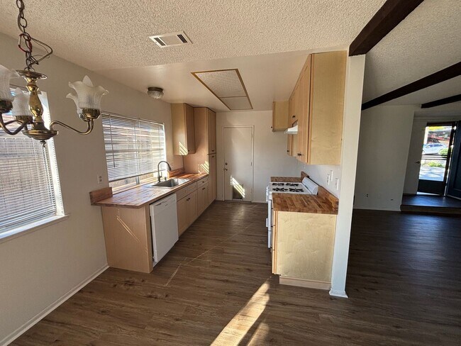 Foto del edificio - 274 Mountain View Dr