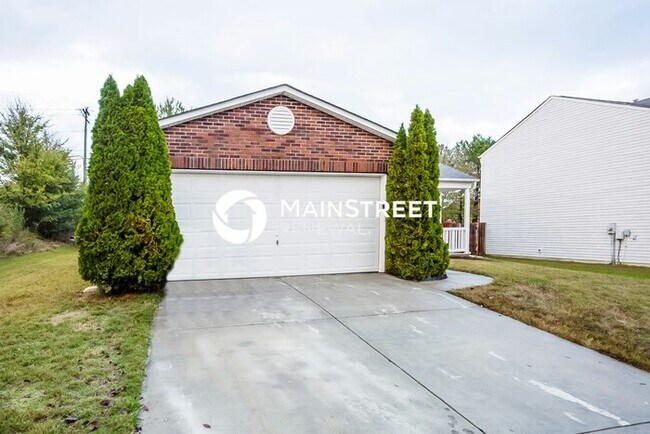 Building Photo - 3 Bedroom Pet-Friendly Home in Huntersville, NC with Main Street Renewal