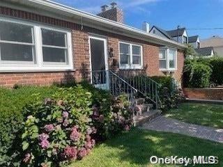 Primary Photo - 142 Flamingo St