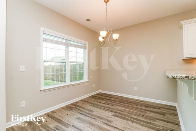 Building Photo - 244 Saxony Loop