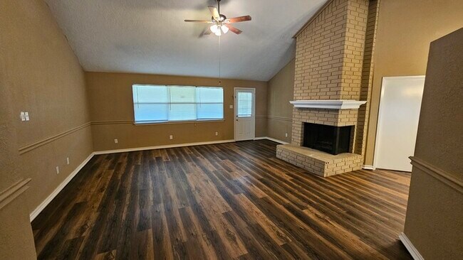 Foto del edificio - 1418 Willersley Ln