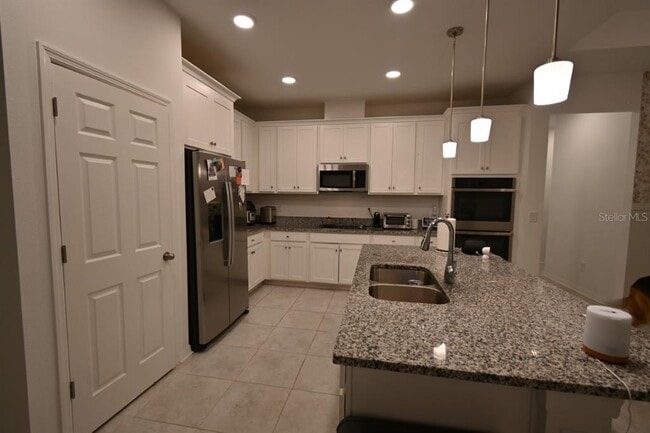 Building Photo - 11996 Hilltop Farms Dr