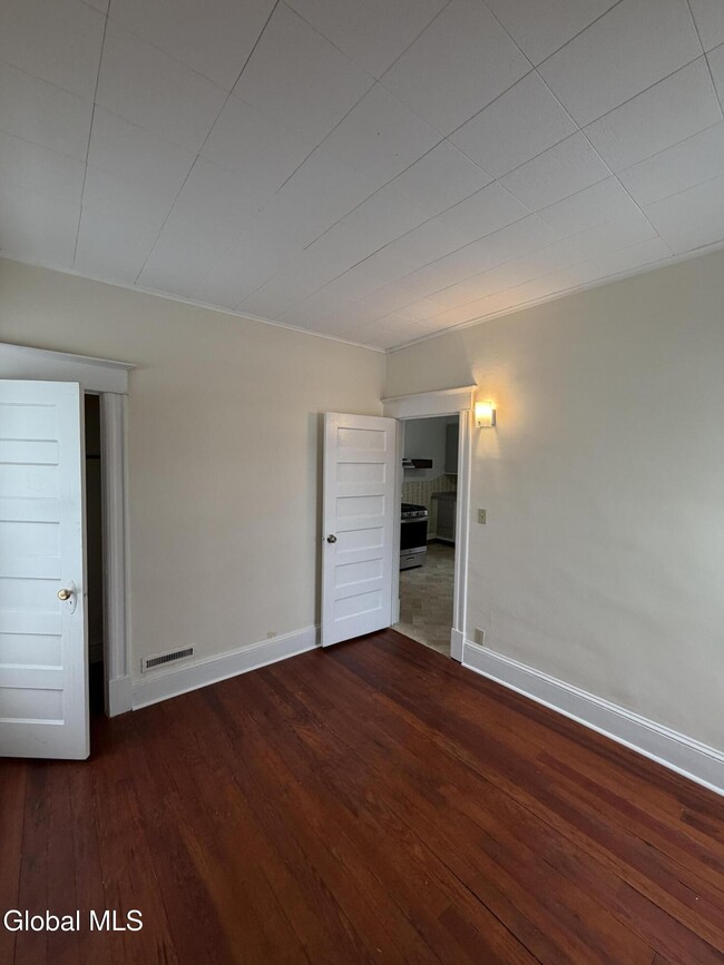 Building Photo - 1111 Parkwood Blvd