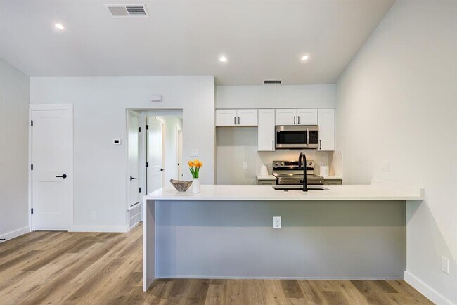 Building Photo - 1205 Hollow Creek Dr