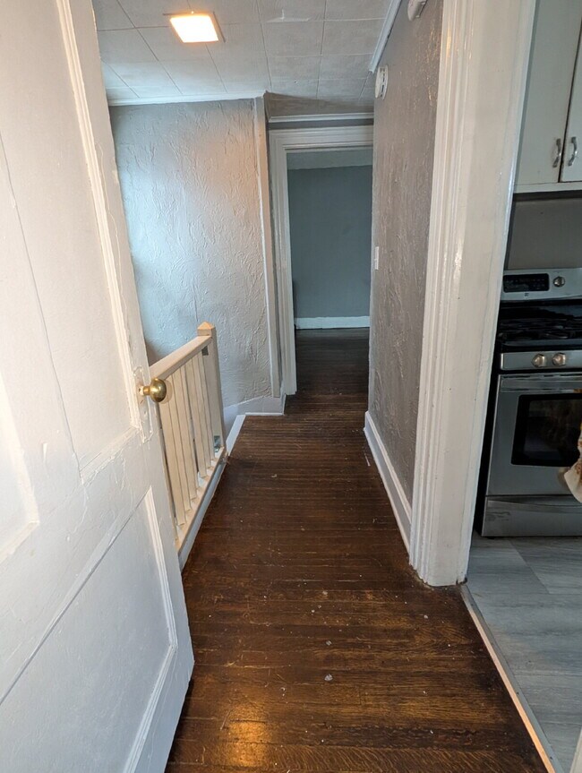 Foto del edificio - Multi Unit building Upper Rear Unit