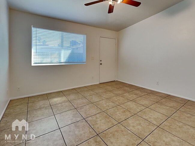 Building Photo - 10435 N 11th Ave