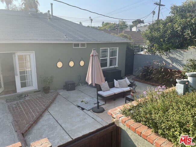 Foto del edificio - 6330 Buckler Ave