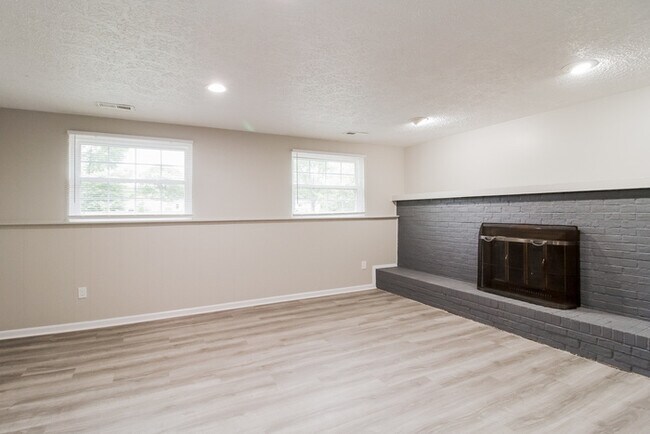 Foto del edificio - 608 Jeffery Ct