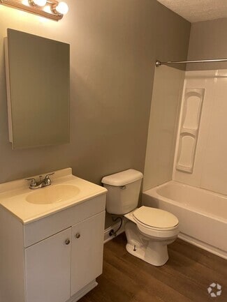 Building Photo - 430 Country Ln Dr