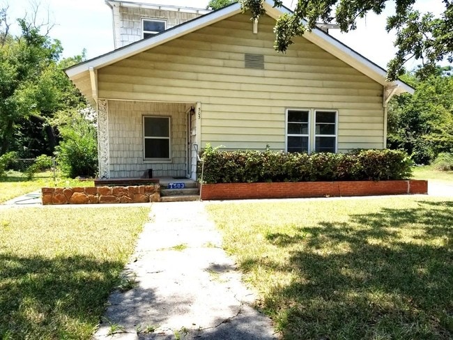 Building Photo - 503 Colonial St