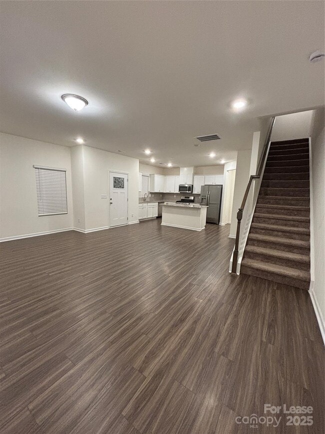Building Photo - 6049 Rizer Dr
