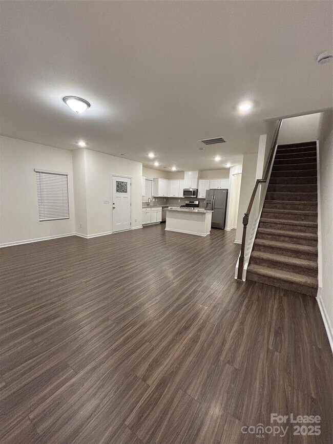 Foto del edificio - 6049 Rizer Dr