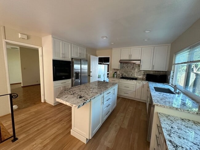 Foto del edificio - Beautiful Single Level Home in Ponderosa P...