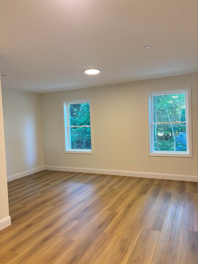 Building Photo - 15 Lucy Ln