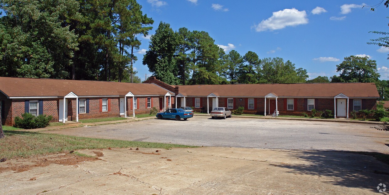 Primary Photo - 2821 Club Plaza Rd