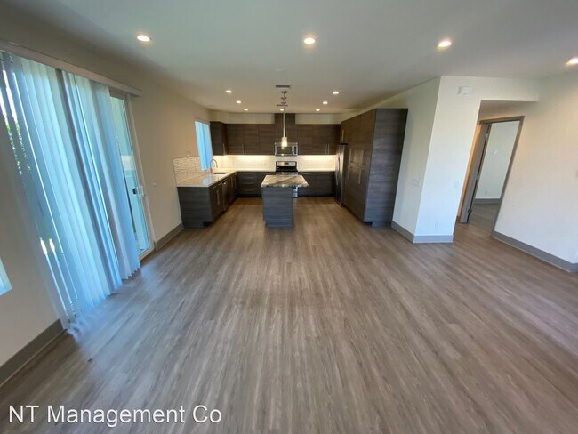 Foto del edificio - 4 br, 4 bath Apartment - 6548 & 6550 W. 86...