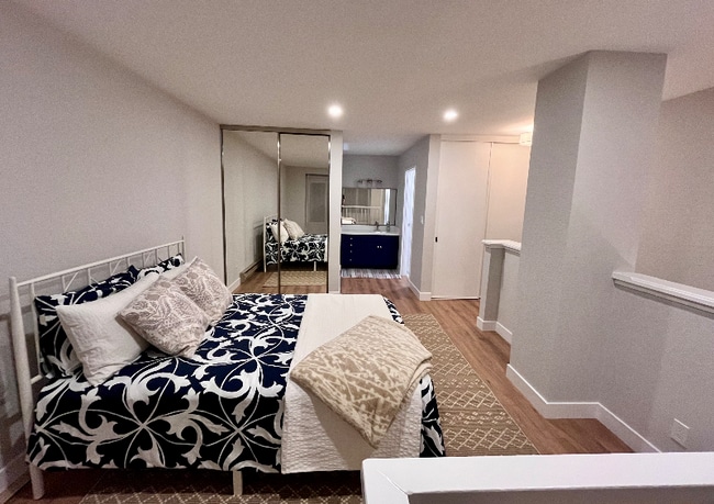 Building Photo - 389 Half Moon Ln